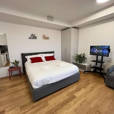 Likehome Portareno Monolocale Exclusive - 4 Pxs فيرّارا